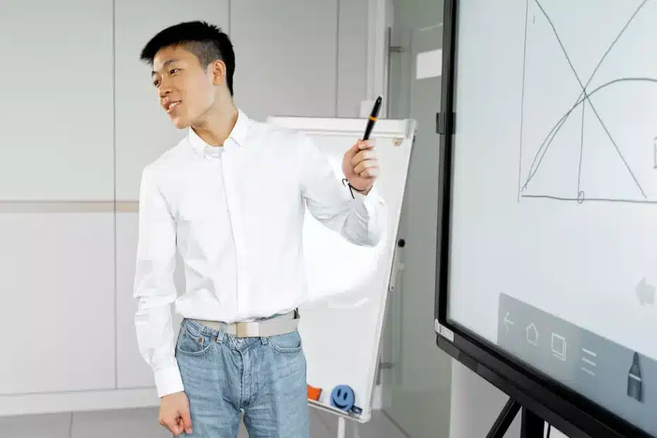 1-แนะนำเทคนิคใช้-Interactive-Board-เพื่อเพิ่มประสิทธิภาพการพรีเซนต์งาน.png